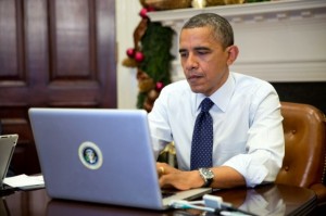 Barack-Obama-on-computer