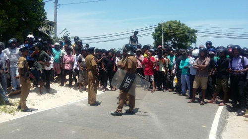 jaffna_police_attack_007