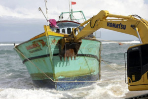 Sri Lankan refugees heading to Australia arrive in Indonesia