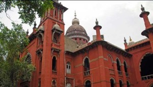 201607121438110344_An-advocate-Scythe-cut-in-Chennai-high-court_SECVPF