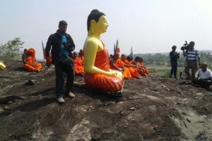 manikkamadhu-buddha-statue-450x300
